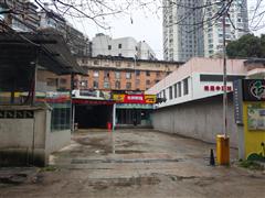 次南门老卫校进出口洗车场出租 无中介费